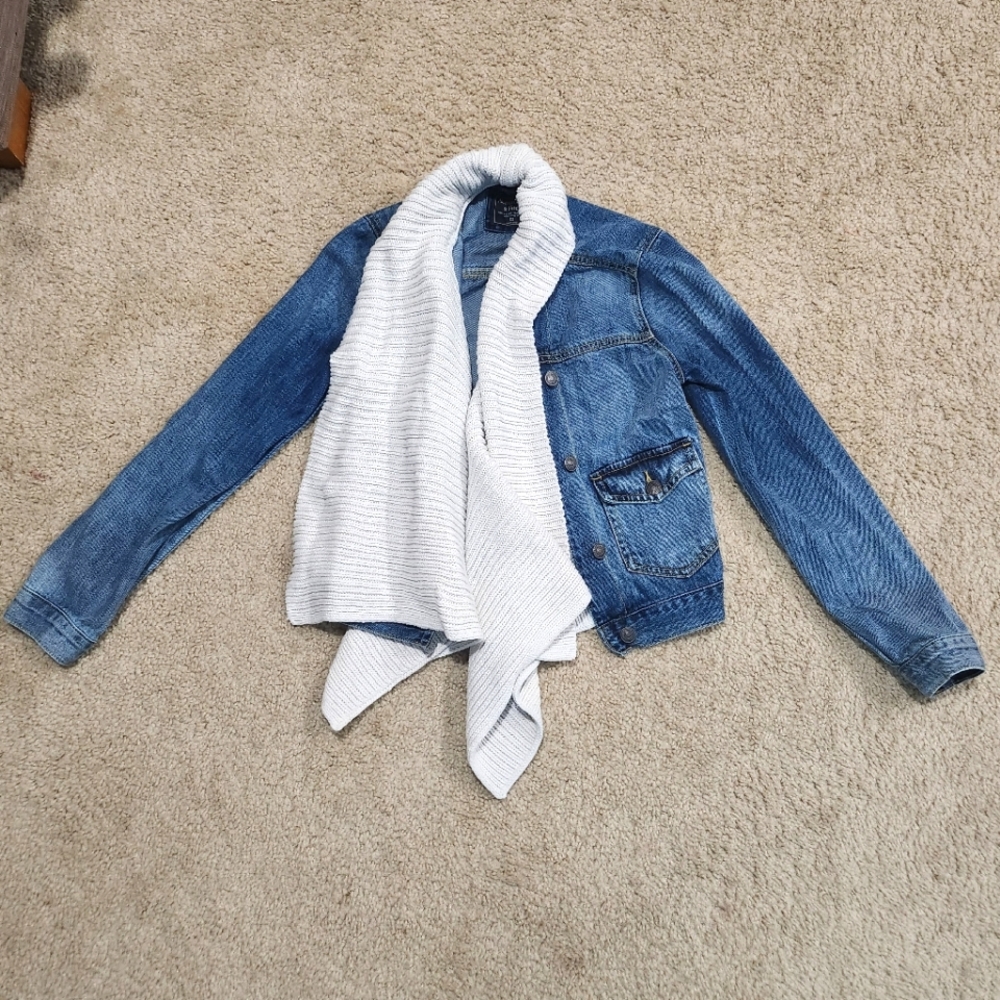 Abercrombie and Fitch Jean Jacket Dark Wash Denim Size XS Scarf Attached